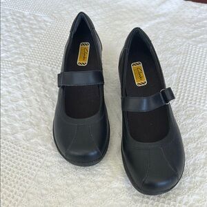 Clarks Elegant Black Mary Janes